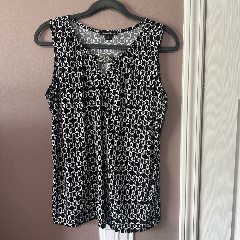 Black and White Chain Pattern Top